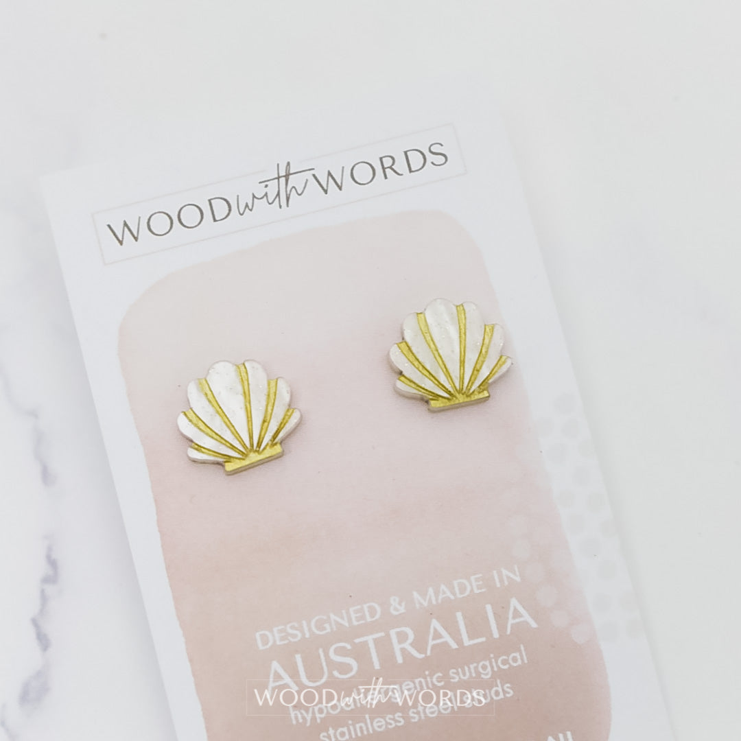 🎁 Clam Acrylic Stud Earrings (100% off)